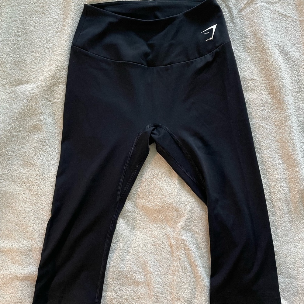 Black gymshark training cropped leggings